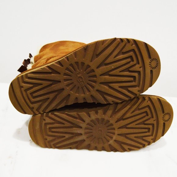 UGG Bailey Bow II in very good used condition. Size 7 - Picture 6 of 6